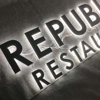 OEM ODM Plastik Alfabe Akrilik Işıklı İşaret Vitrin Reklamı