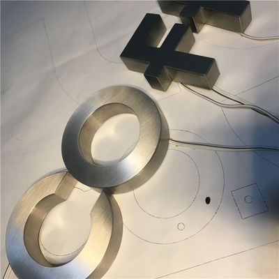 Reçine Akrilik Arkadan Aydınlatmalı Kanal Harfleri Özelleştirilmiş Fırçalı Kromlu 12VDC